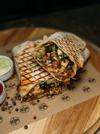 Рол в лаваші з яловичиною