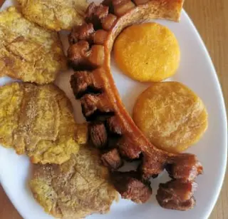 Chicharrón Con Patacón