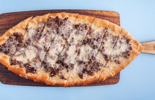 Пиде с пилешки дюнер