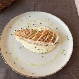 Куриная грудка на гриле с полентой