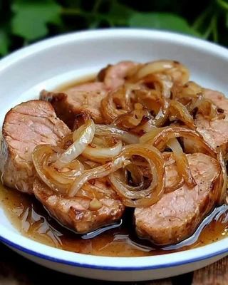 Lombinhos de Porco c/ Cebola Caramelizada