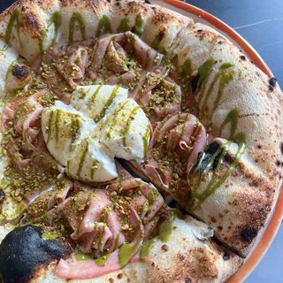 Pizza Mortadela e Pistachio