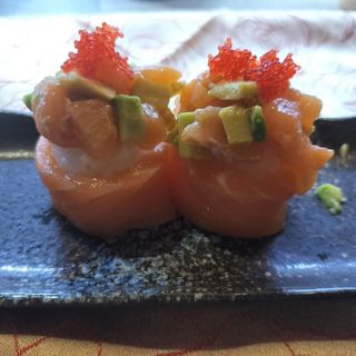 214 Special gunka tartare di salmone 2 pezzi