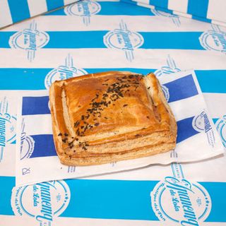 Empanadilla De Jamón Y Queso