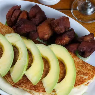 Cachapa Grande Con Cochino Frito Y Queso De Mano (20 Cm.)