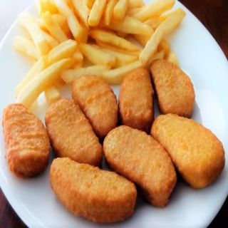 Menú De Nuggets (6 Uds.) Con Patatas Fritas Y Bebida