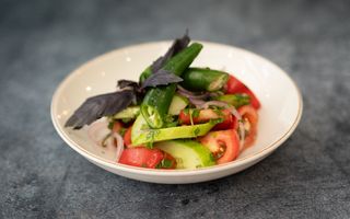 კიტრი პომიდორის სალათა