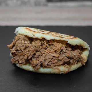Arepa de Carne Mechada