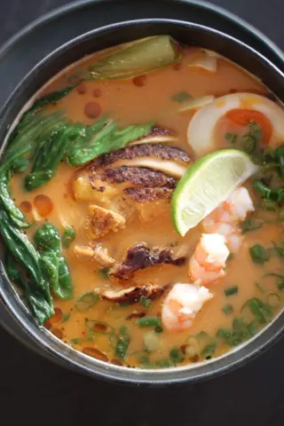Ramen Tantan de Gambas e Frango
