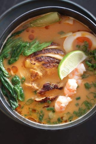 Ramen Tantan de Gambas e Frango