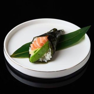 TEMAKI SALMONE CON AVOCADO-080