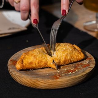 Empanada vacío y provolone