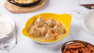 ხორცის ხინკლუკები პილპილის  სოუსით