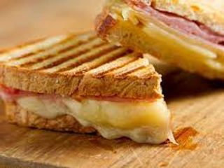 Toast con prosciutto e fontina
