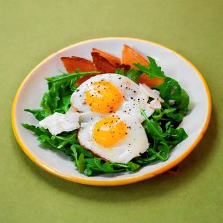 2 ou ochi cu mix de salată