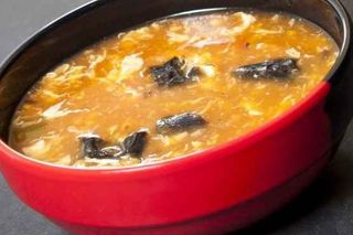 Supa acrisoara, usor picanta cu fructe de mare