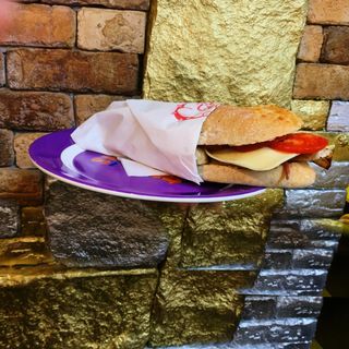 Bratwurst Doble (Pan De Leña)