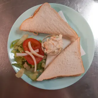 SANDWICHES ATUN Y MAYO/ TUNA AND MAYO