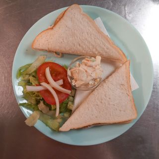 SANDWICHES ATUN Y MAYO/ TUNA AND MAYO