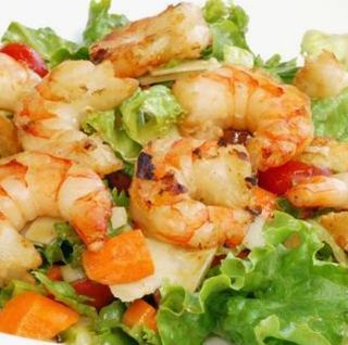8. Ensalada Con Gambas
