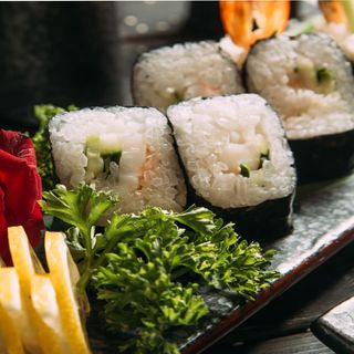 Ролл с креветкой