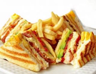 Клаб-сендвич с курицей и ветчиной + фри