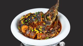 Осетр тушеный в соевом соусе