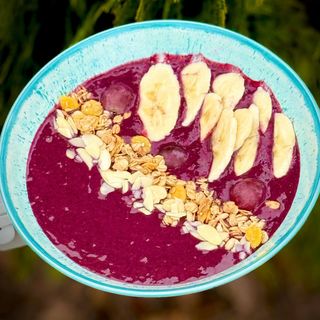 Боул-смузі з чорниці або полуниця банан