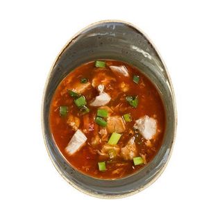 156.Zupa pomidorowa z kurczakiem i jajkiem (280 ml)