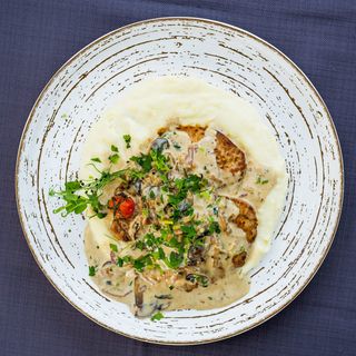 Cotlet Bakony cu cartofi piure