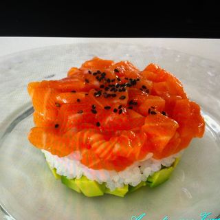 Sake tartare con riso