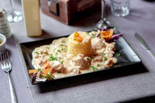 Papricas de pui cu mamaliga