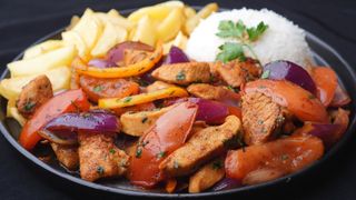 Pollo Saltado