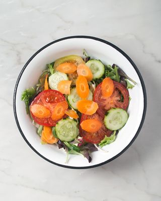 Insalata mix green, pomodori, carote, cetrioli con olio e.v.o.