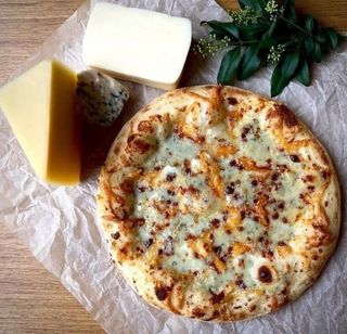 Пицца сырная