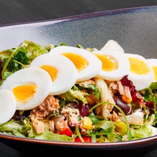 Salata cu ton si ou fiert 