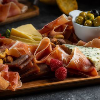 Tabla de queso y jamón serrano