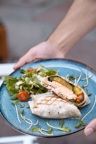  TORTILLA Z ŁOSOSIEM