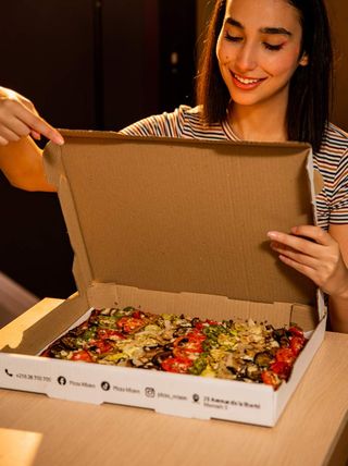 Pizza Veggie (4 Personnes) + votre boisson préférée