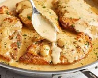 Пилешки филенца с млечно-чеснов сос