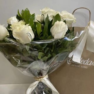 RAMO ROSAS BLANCAS 12 TALLOS