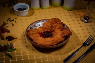 Snitel de porc in sos besamel cu dulceata de ardei 