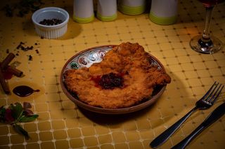 Snitel de porc in sos besamel cu dulceata de ardei 