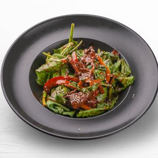 Теплый салат со шпинатом и говядиной (250г)