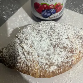 Cornetto ai frutti di bosco