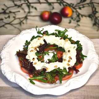 Стратачелла с помидорами и соусом песто