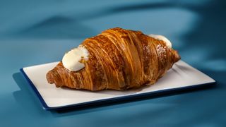 კრუასანი ვანილის კრემით