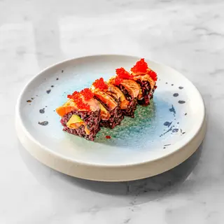 Uramaki sake roll spicy