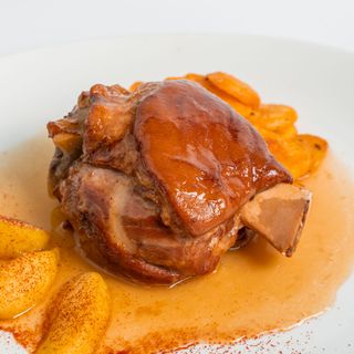 Codillo De Cerdo Asado 