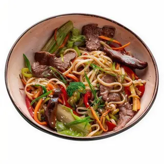 Pasta fresca salteada con tiras de pato Pekín